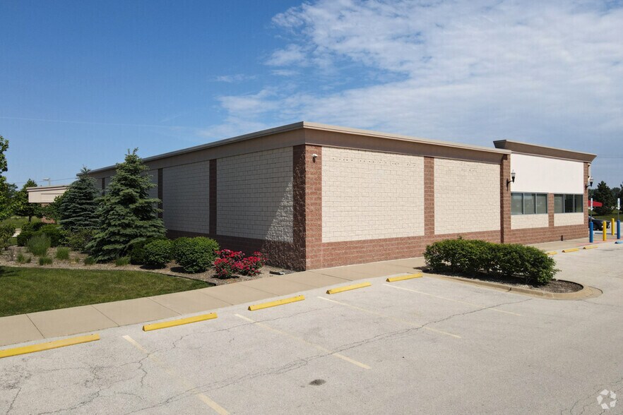 More Photos Of 1015 W Orchard Rd, North Aurora Freestanding For Lease
