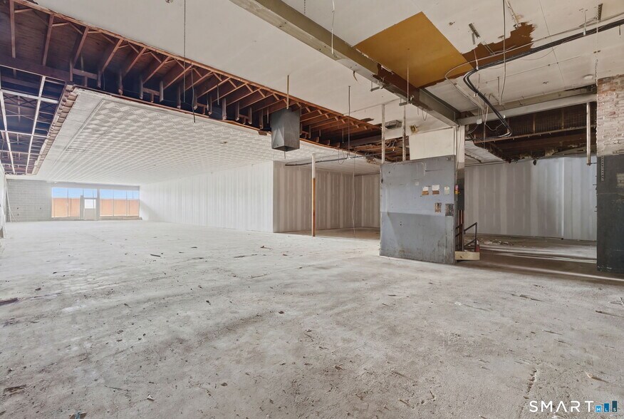 More Photos Of 657 Silas Deane Hwy, Wethersfield Freestanding For Lease
