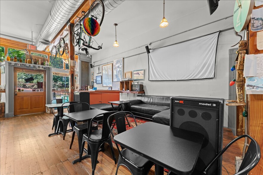 More Photos Of 3039 SE Stark St, Portland Storefront Retail Residential For Sale