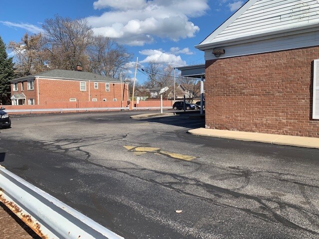 More Photos Of 4017 Mayfield Rd, South Euclid Bank For Lease