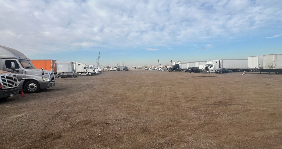More Photos Of 5251 S 43rd Ave, Phoenix Contractor Storage Yard For Lease