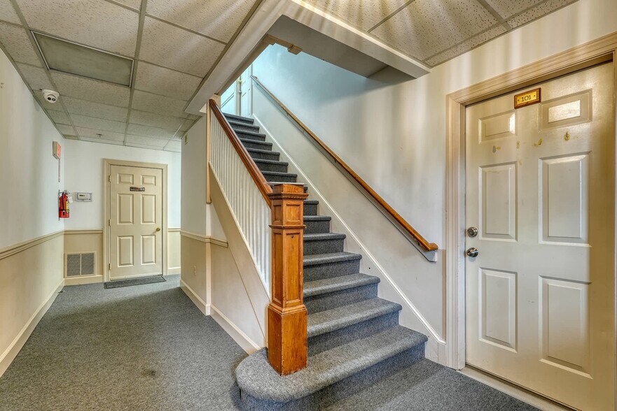More Photos Of 8 Brookes Ave, Gaithersburg Office Residential For Sale