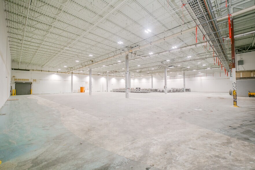 More Photos Of 1 Corporate Woods Dr, Bridgeton Distribution For Sale