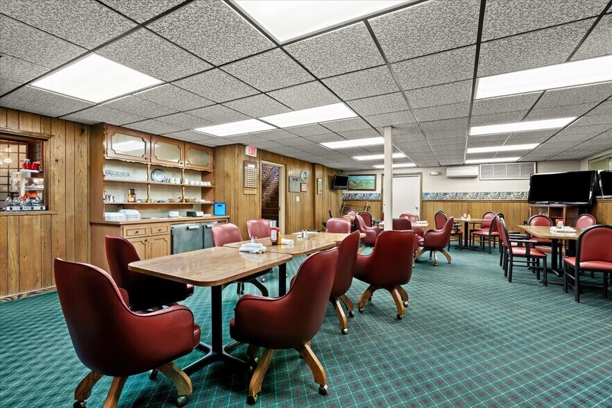 More Photos Of 9512 E Lippincott Blvd, Davison Golf Course Driving Range For Sale