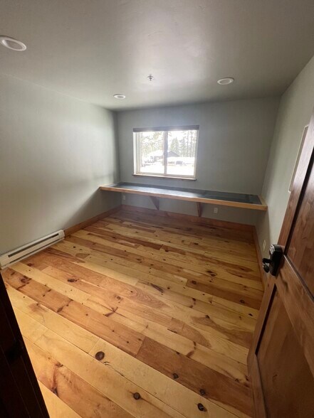 More Photos Of 11020 Trails End Ct, Truckee Flex For Lease
