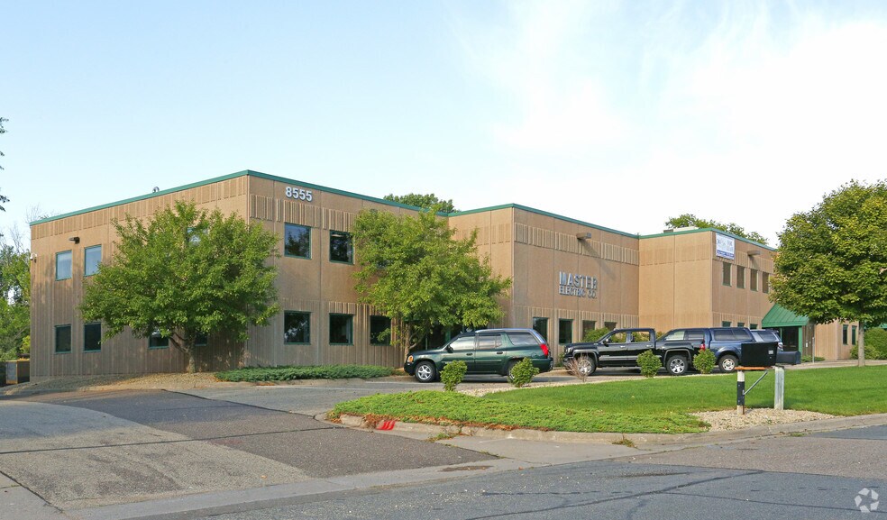 More Photos Of 8555 W 123rd St W, Savage Flex For Lease