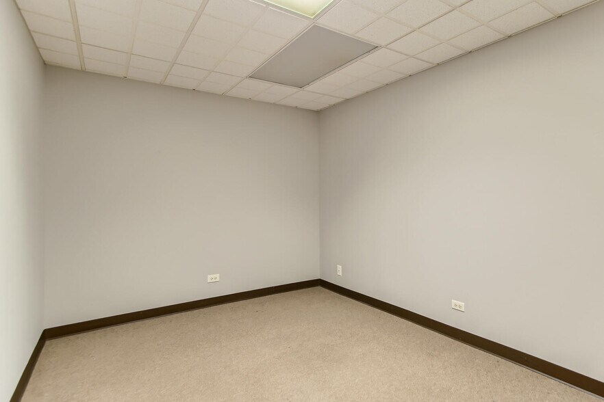 More Photos Of 415 E Golf Rd, Arlington Heights Office For Lease