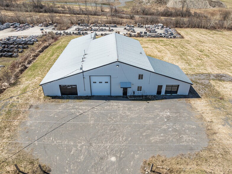 More Photos Of 19 Terry Fox Dr, Vankleek Hill Manufacturing For Sale