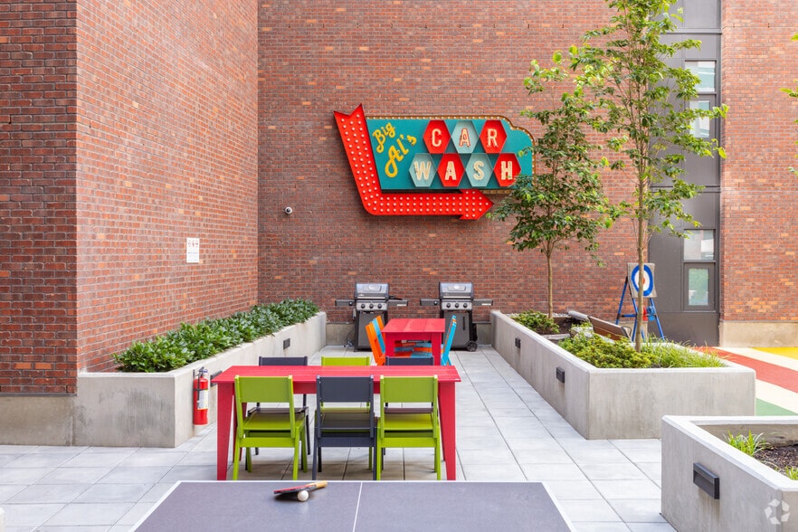 More Photos Of 1700 Blanshard St, Victoria Apartments For Lease