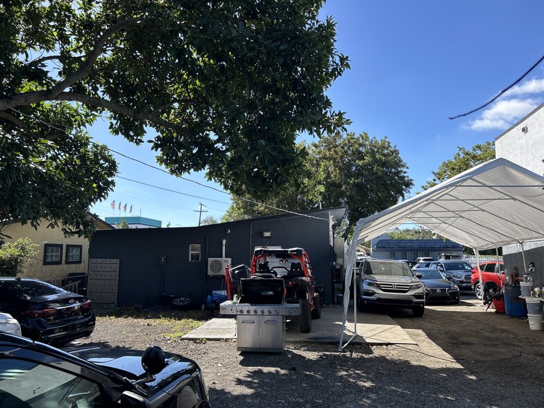 More Photos Of 6009 Dawson St, Hollywood Auto Dealership For Lease