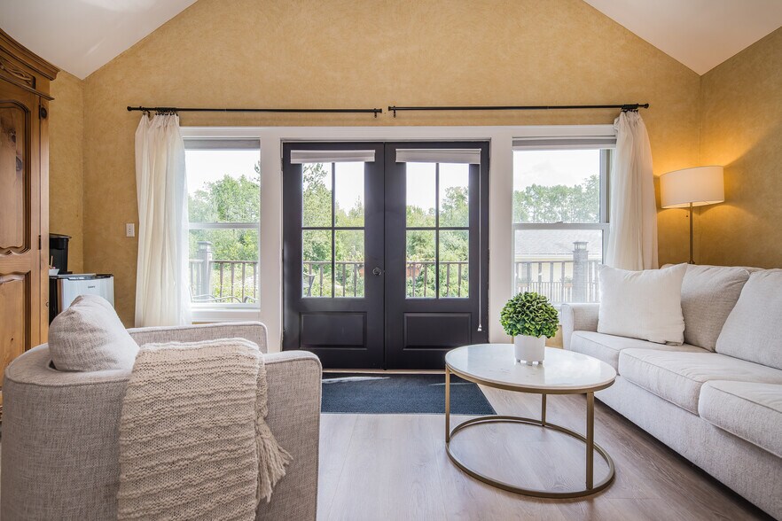 More Photos Of 54 Red Clover Ln, Mendon Hotel For Sale