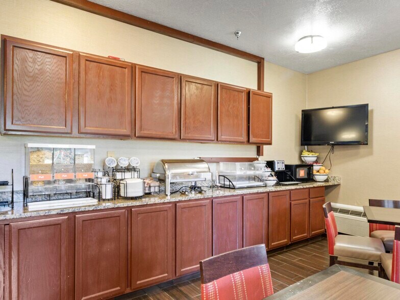More Photos Of 2970 Idaho St, Elko Hotel For Sale