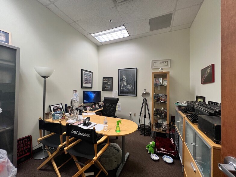 More Photos Of 2222 W Parkside Ln, Phoenix Research And Development For Sale