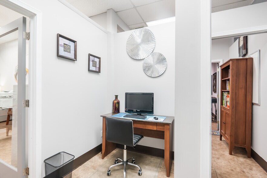 More Photos Of 6600 Pembroke Rd, Pembroke Pines Office For Sale