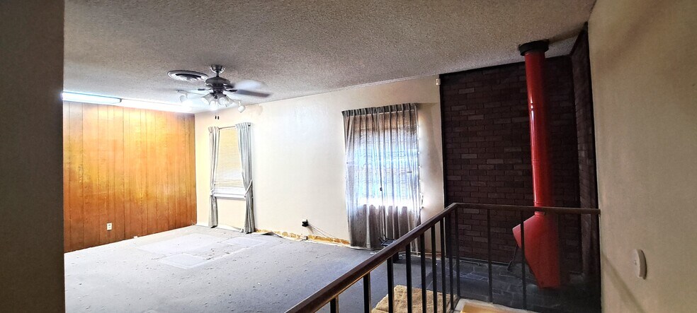 More Photos Of 1519 6th St, Bakersfield Office Residential For Sale
