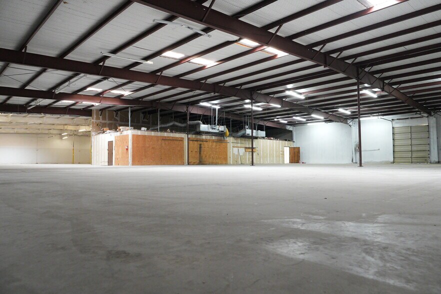 More Photos Of 501 Industrial Dr, Richardson Warehouse For Lease