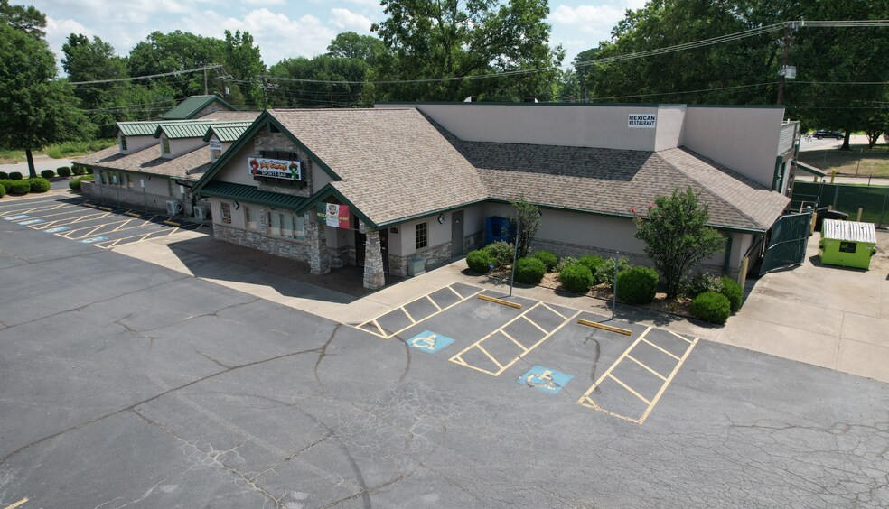More Photos Of 4000 Vali Ct, North Little Rock Restaurant For Sale