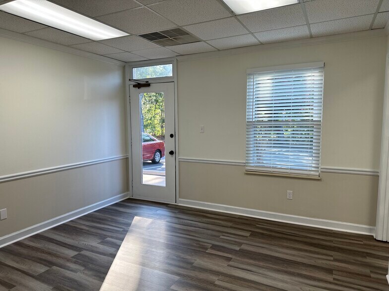 More Photos Of 425 E Crossville Rd, Roswell Office For Sale