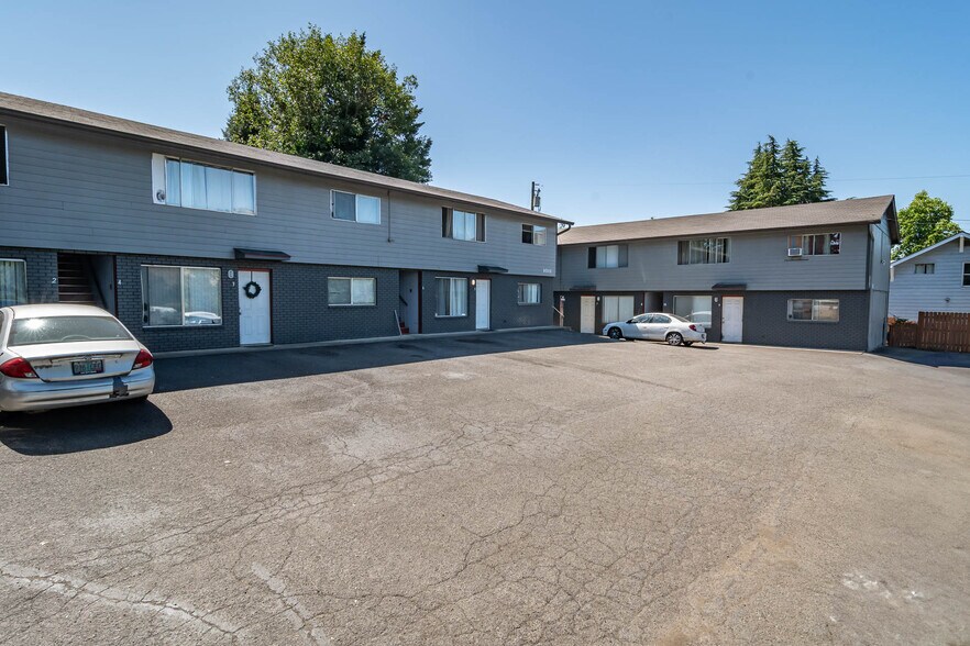 More Photos Of 1023 SE Cobb St, Roseburg Apartments For Sale