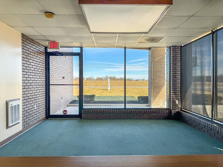 More Photos Of 1679 E State Route 29, Urbana Showroom For Sale