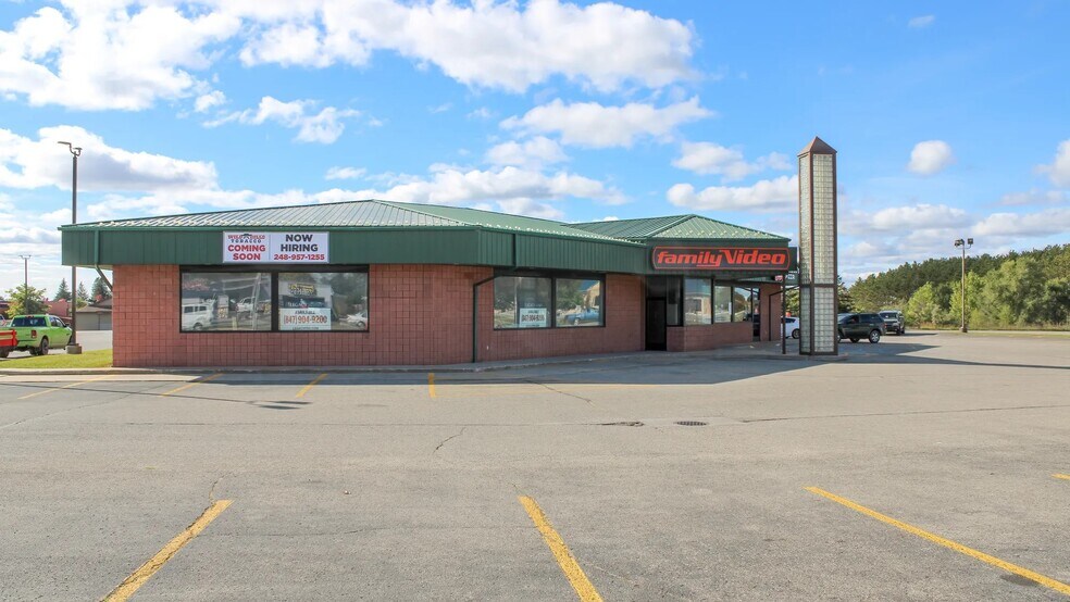 More Photos Of 916 US Highway 31 S, Traverse City General Retail For Lease