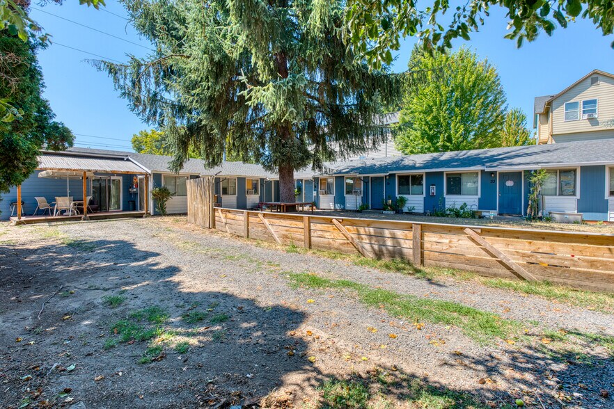 Primary Photo Of 1112 E Main St, Hillsboro Apartments For Sale