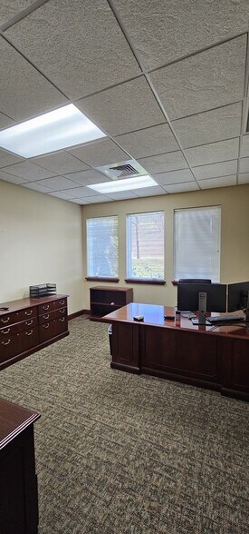 More Photos Of 7335 Crossleigh Ct, Toledo Office For Lease