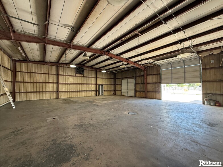 More Photos Of 4310 Sandyway Ln, Lakeland Warehouse For Lease
