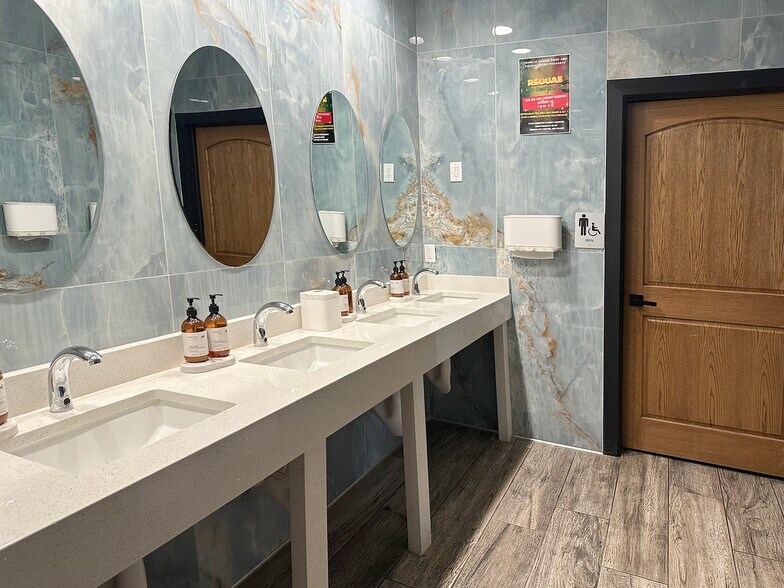 More Photos Of 2590 Freeway Blvd, Brooklyn Center Restaurant For Sale