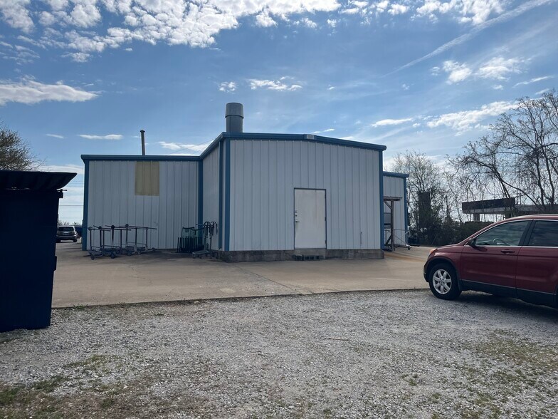 More Photos Of 3504 S Thompson St, Springdale Freestanding For Sale