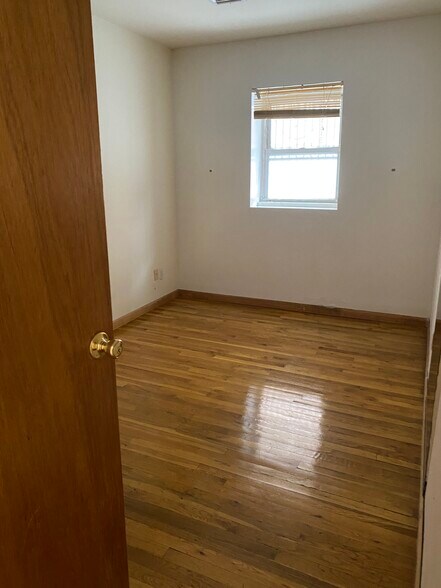 More Photos Of 1914 3rd Ave, New York Storefront Retail Office For Lease