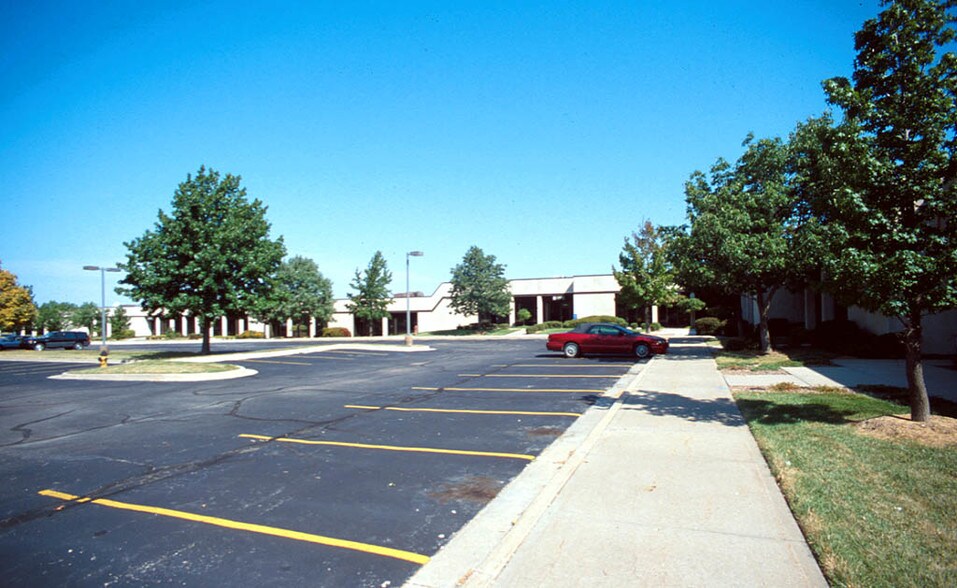 More Photos Of 8317-8405 Melrose Dr, Lenexa Flex For Lease