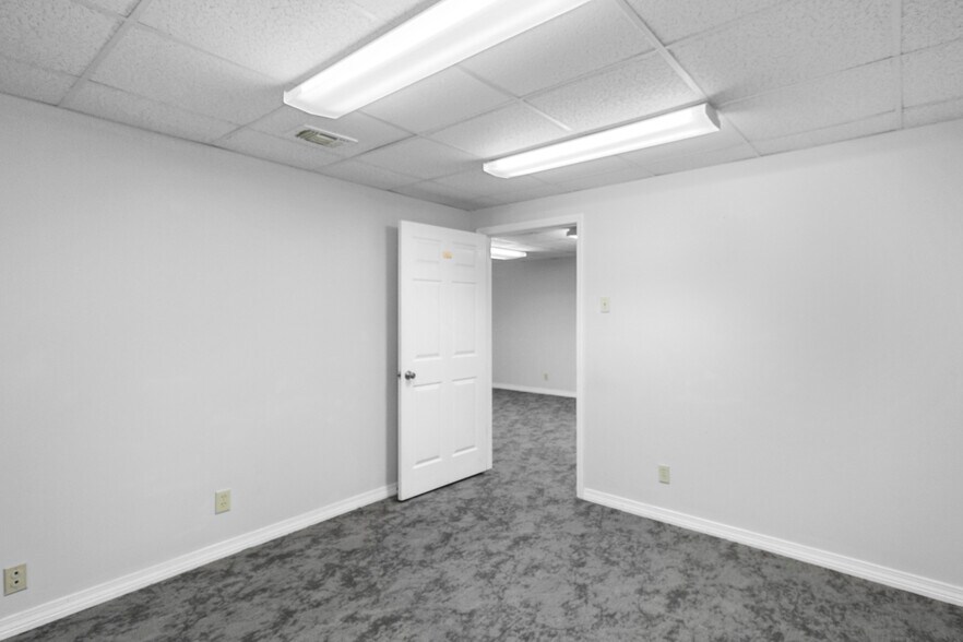 More Photos Of 307 S McKenzie St, Foley Office For Lease
