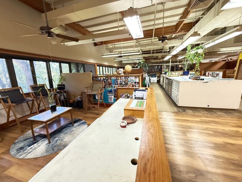 More Photos Of 99-969 Iwaena St, Aiea Freestanding For Sale