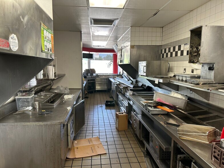 More Photos Of 4550 28th St SE, Grand Rapids General Retail For Sale