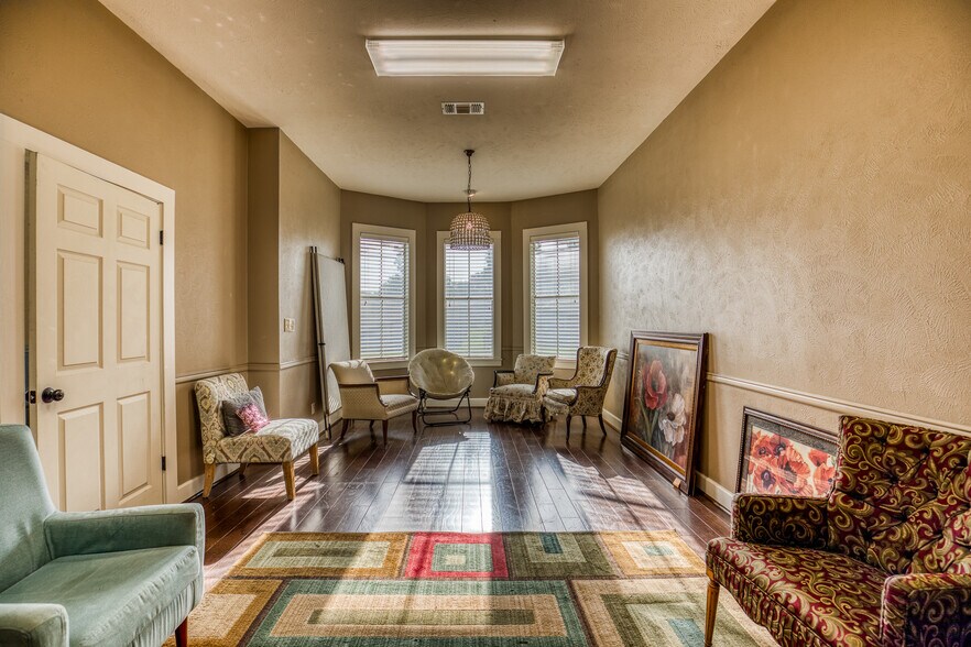 More Photos Of 1600 S Day St, Brenham Medical For Sale