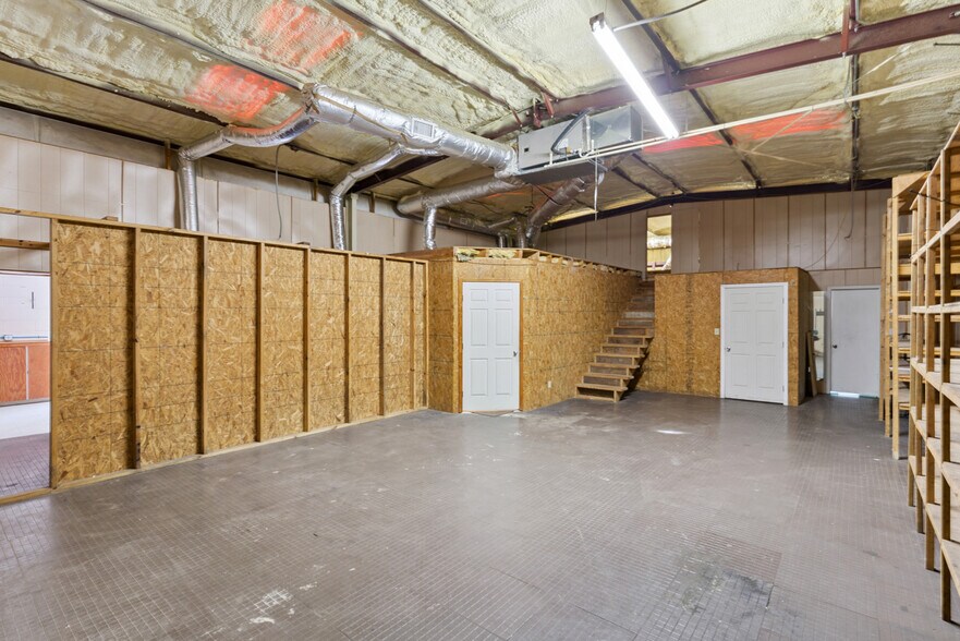 More Photos Of 26754 US-82, Waynesville Light Distribution For Sale