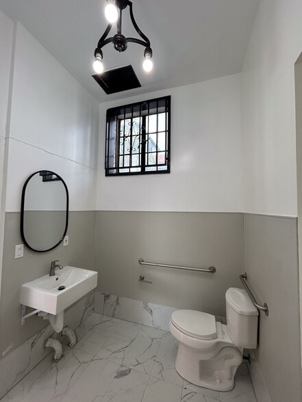 More Photos Of 2057-2061 N Los Robles Ave, Pasadena General Retail For Lease