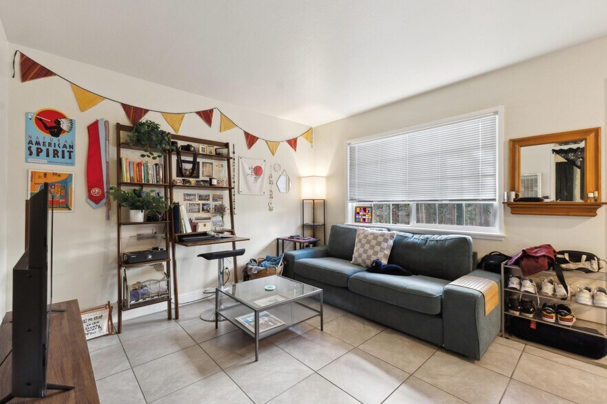 More Photos Of 6563 Shattuck Ave, Oakland Apartments For Sale