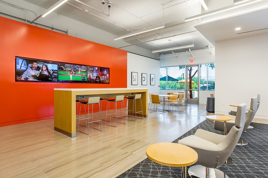 More Photos Of 16260 N 71st St, Scottsdale Office For Lease