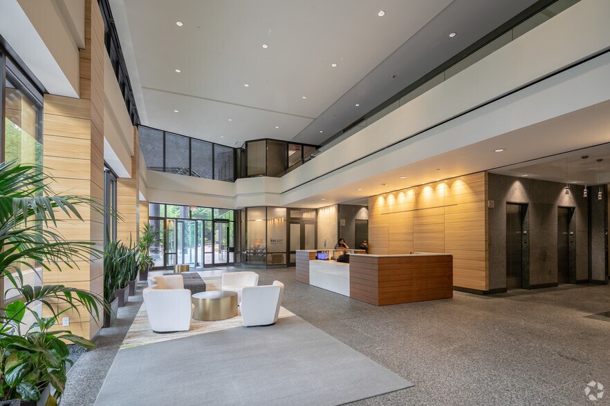 More Photos Of 2 Ravinia Dr, Atlanta Office For Lease
