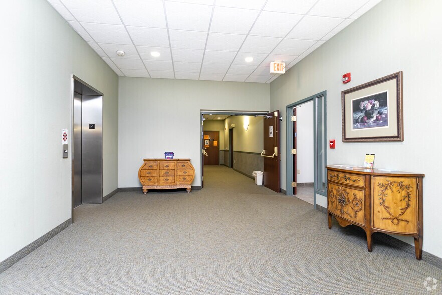 More Photos Of 21 Willow Pond Way, Penfield Office For Lease