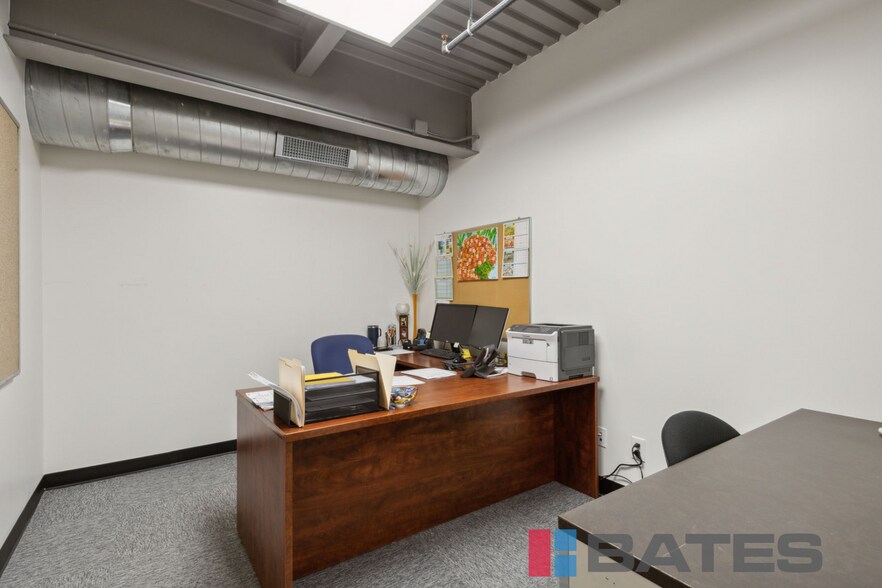 More Photos Of 8330 N Stemmons Fwy, Dallas Freestanding For Sale