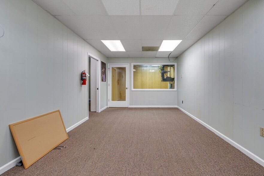 More Photos Of 1690 Capital Cir SW, Tallahassee Warehouse For Sale