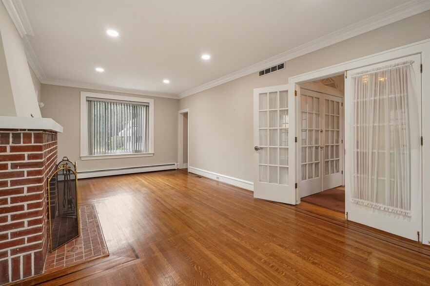 More Photos Of 214 N Main St, North Wales Office Residential For Sale