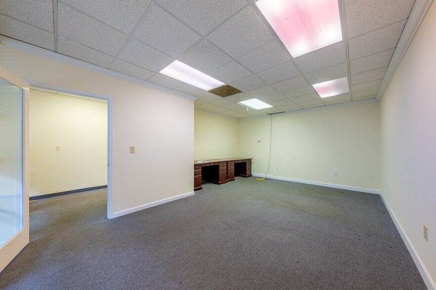 More Photos Of 2500 Gateway Centre Blvd, Morrisville Office For Lease