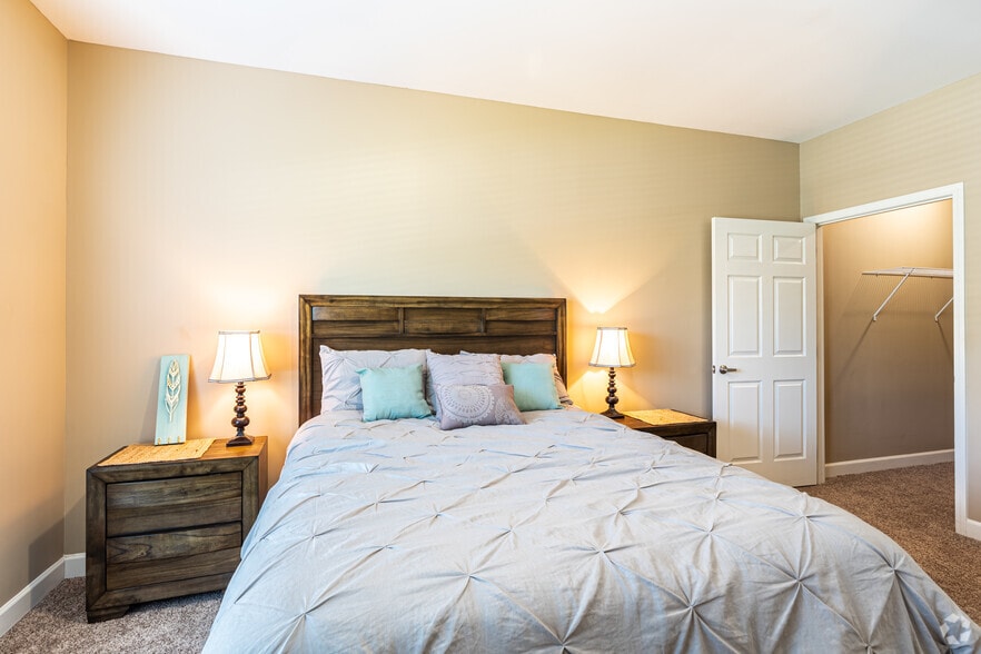 More Photos Of 13350 S Greenwood St, Olathe Apartments For Sale