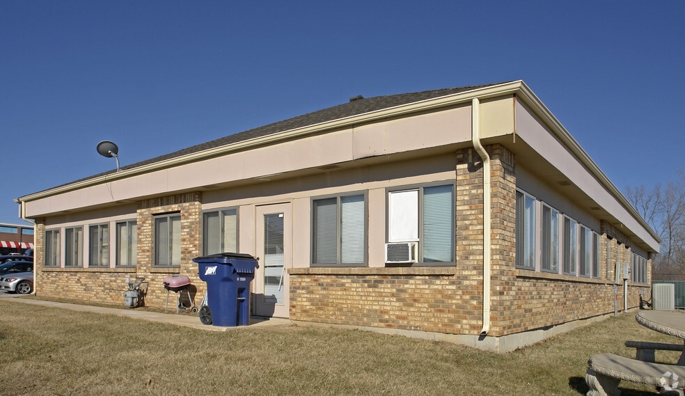 More Photos Of 2010 Bluestone Dr, Saint Charles Office For Sale