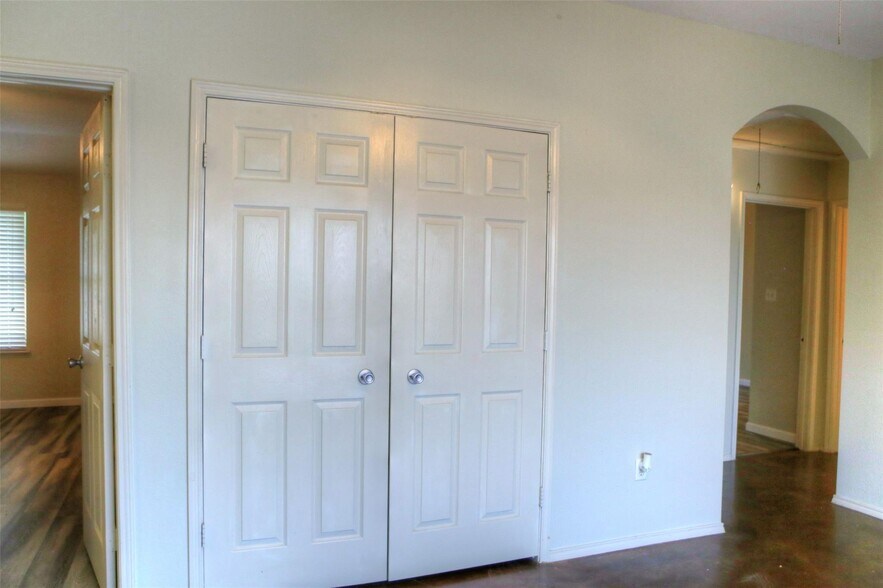 More Photos Of 141 Lindas Creek Ln, Weatherford Multifamily For Sale