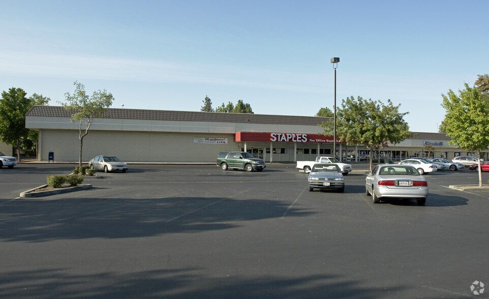 More Photos Of 106-150 W Olive Ave, Merced Unknown For Lease